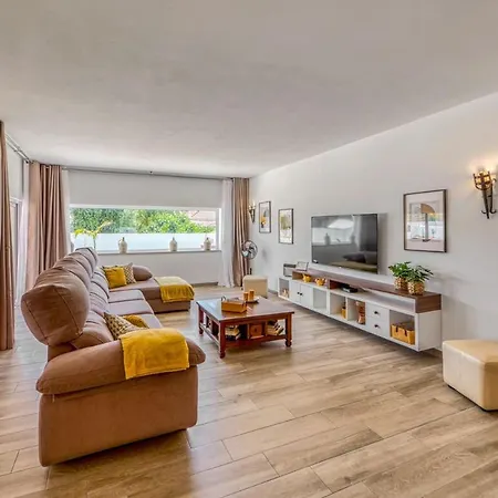 Βίλα Moradia Messines