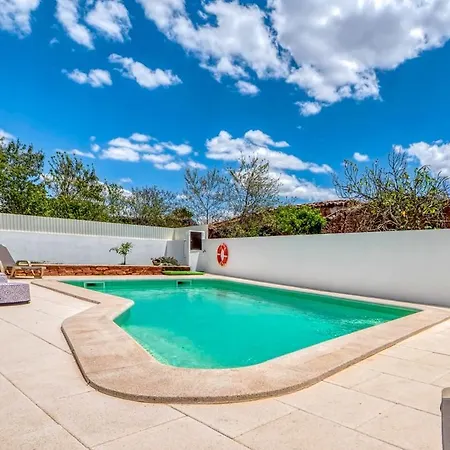 Βίλα Moradia Messines